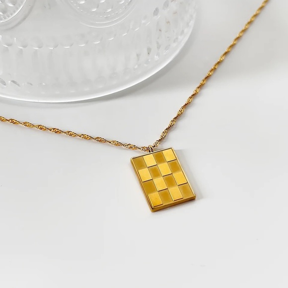 ◾️18K Gold Plated Rectangle Checkerboard Pendant Necklace - Picture 6 of 13